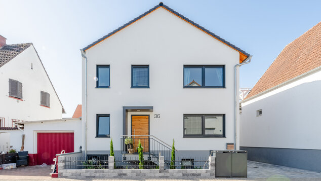 Außenansicht von Haus Greifenstein: Straßensicht