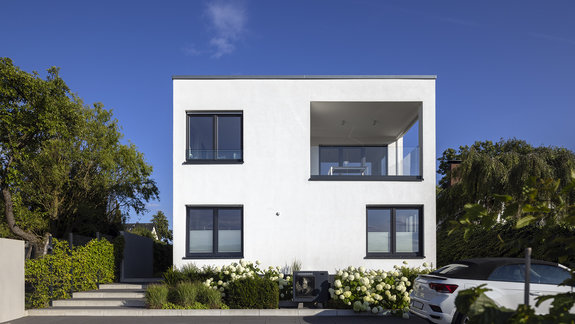 Haus Burkhardt | Bauhaus-Stil auf 3 Ebenen.